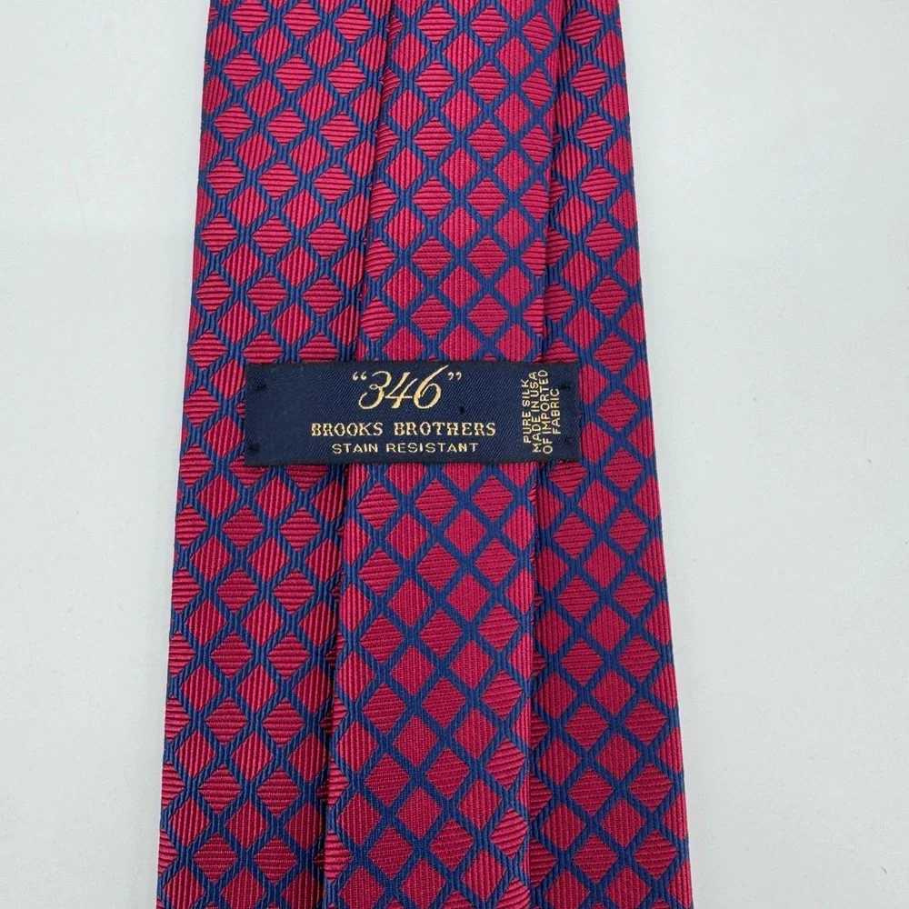 Brooks Brothers 346 Silk Tie Red Blue Geometric Diamond Pattern Stain Resistant